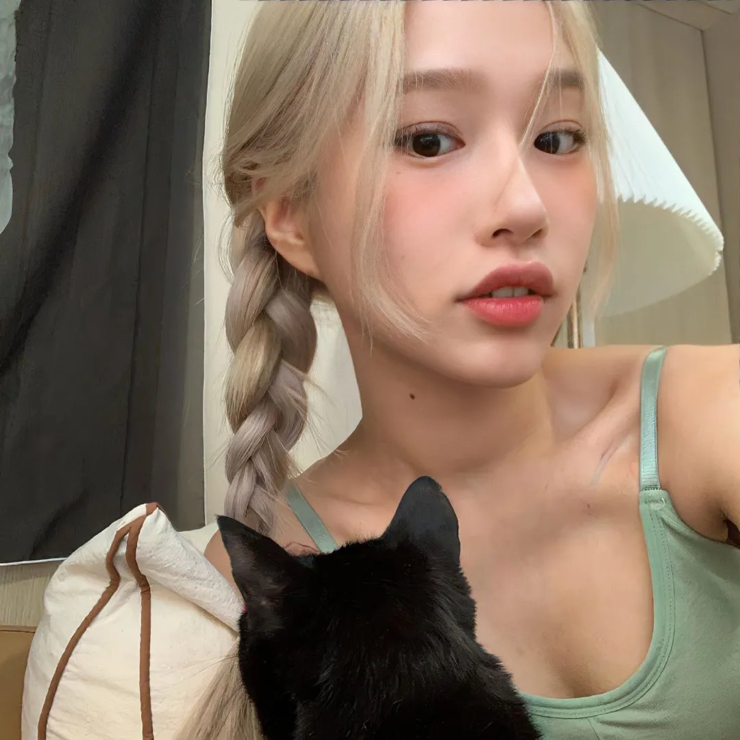 穿黑衣的女孩